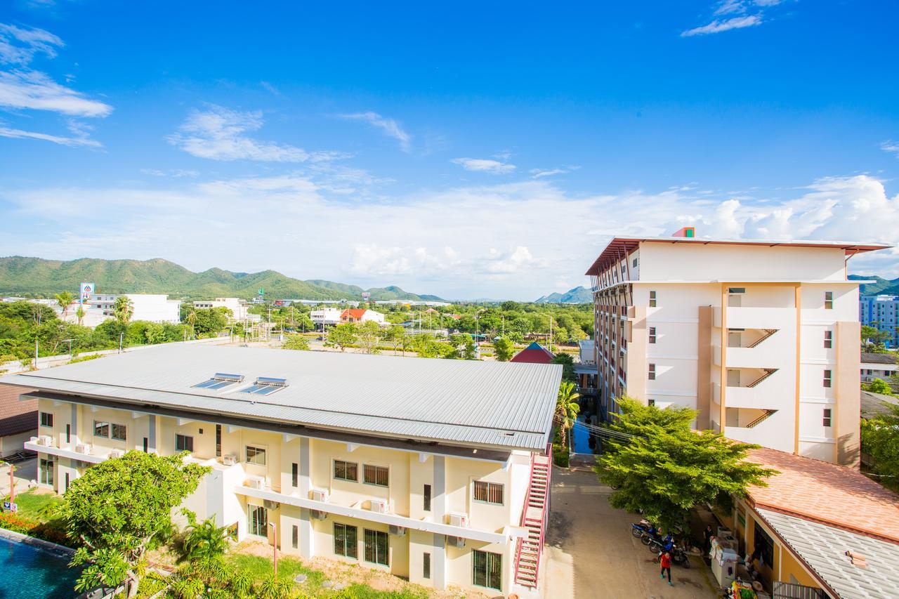 Kanokan Hotel Kanchanaburi Bagian luar foto