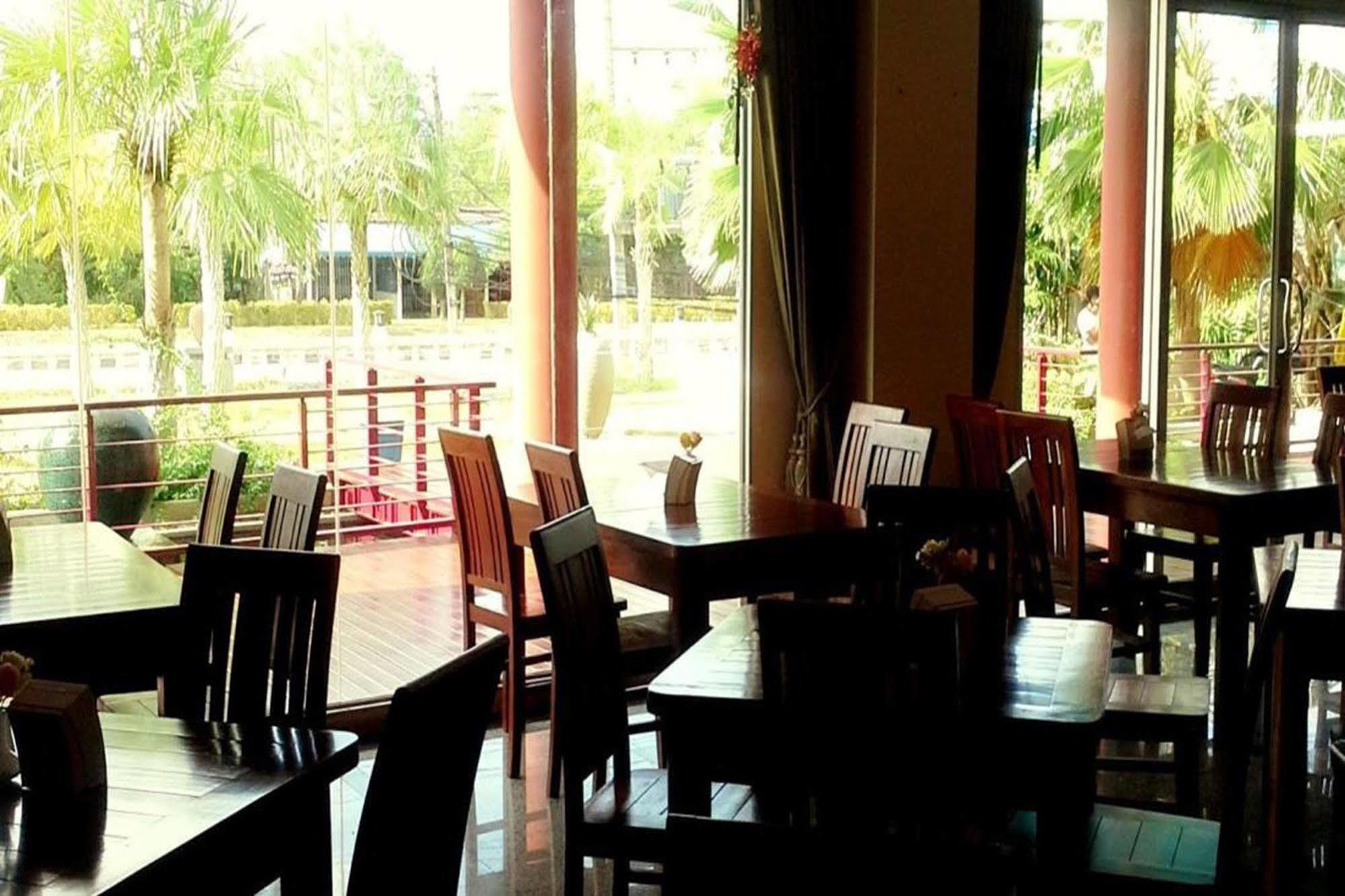 Kanokan Hotel Kanchanaburi Bagian luar foto