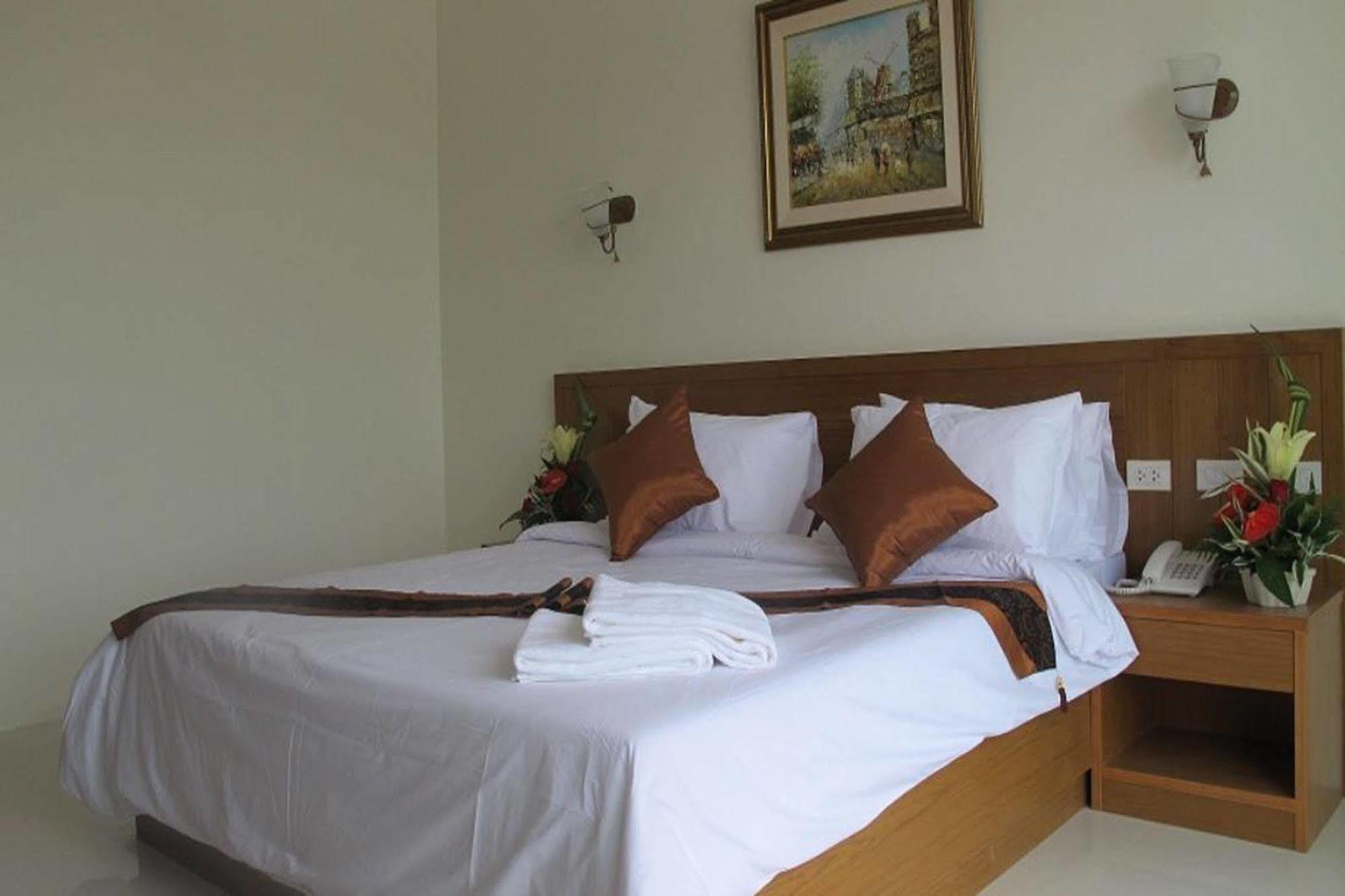 Kanokan Hotel Kanchanaburi Bagian luar foto