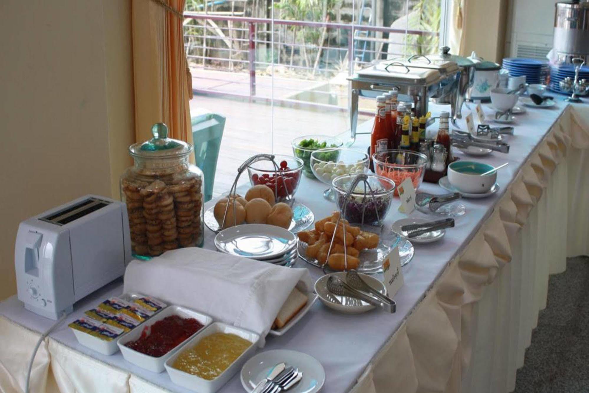 Kanokan Hotel Kanchanaburi Bagian luar foto