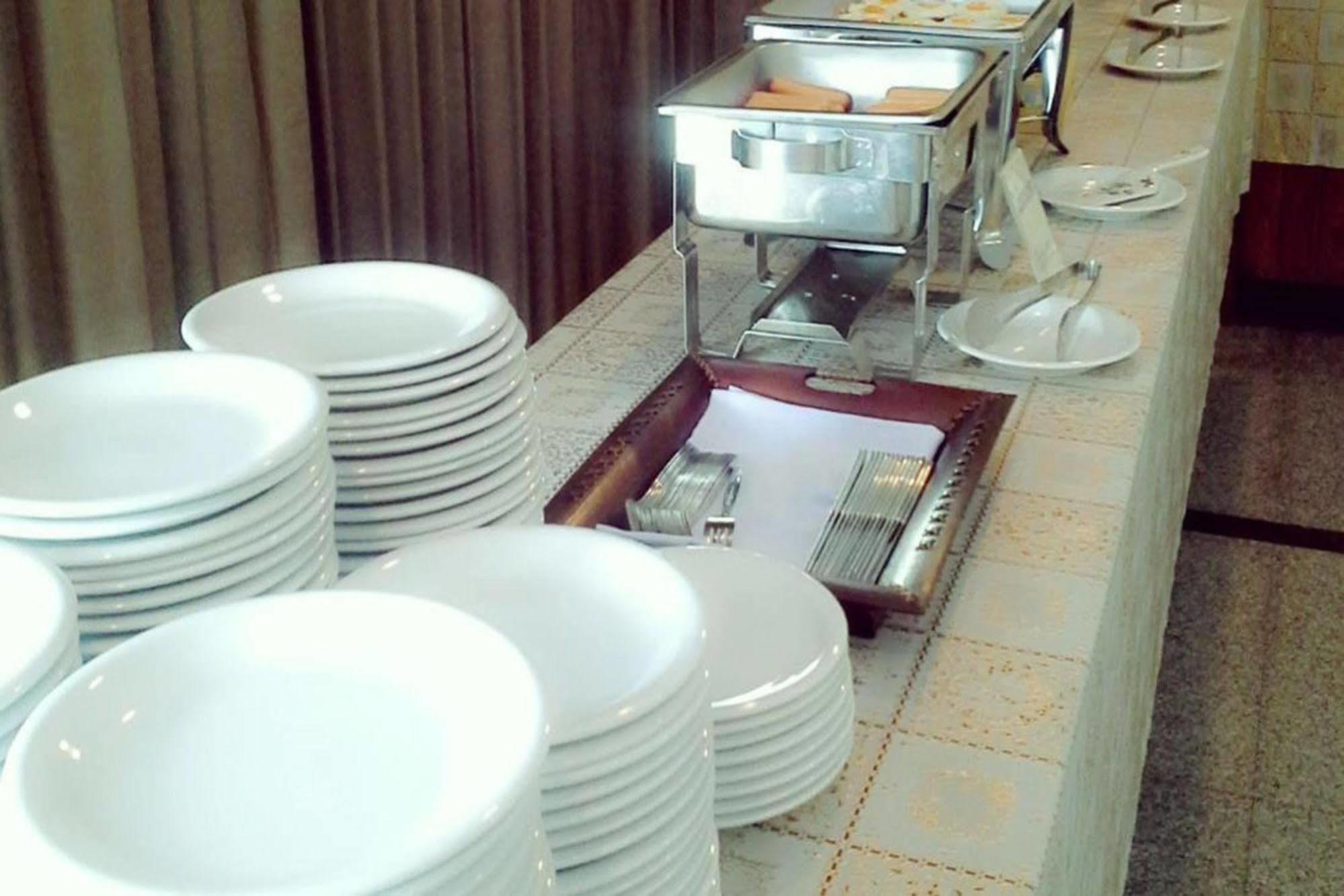 Kanokan Hotel Kanchanaburi Bagian luar foto